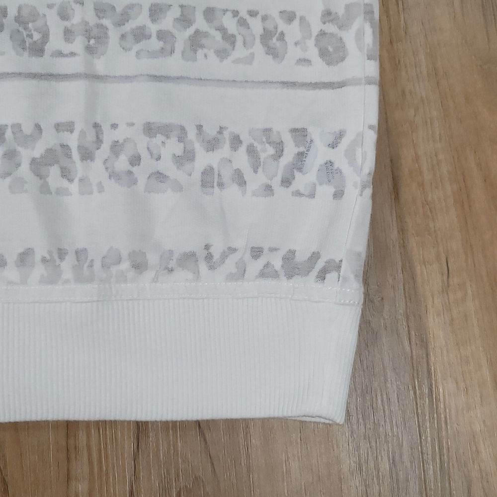 Ruby Rd White Leopard Print Burnout Cuffed Sleeve… - image 5